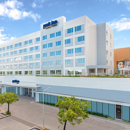 Park Inn By Radisson บาโคลอด ภายนอก รูปภาพ