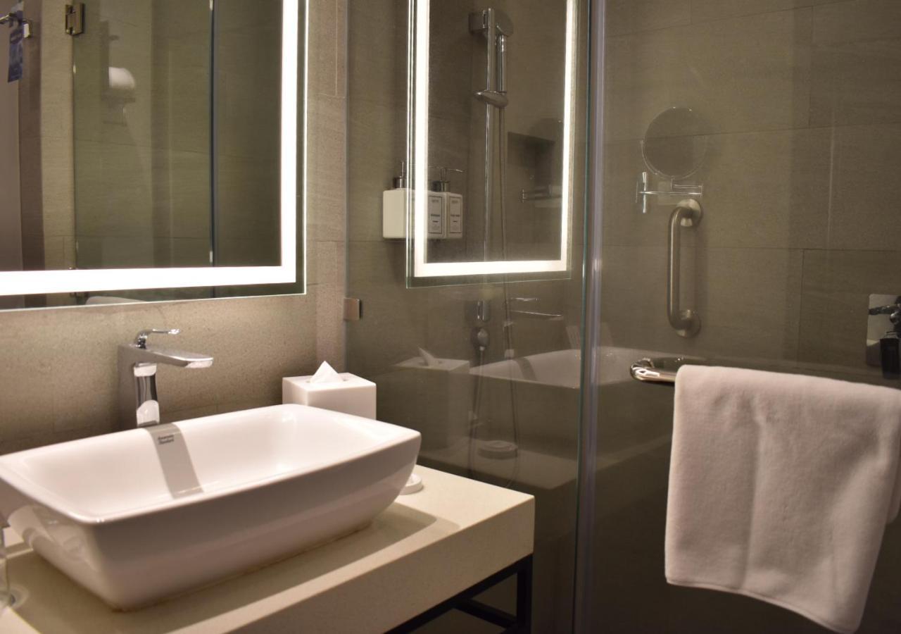 Park Inn By Radisson บาโคลอด ภายนอก รูปภาพ